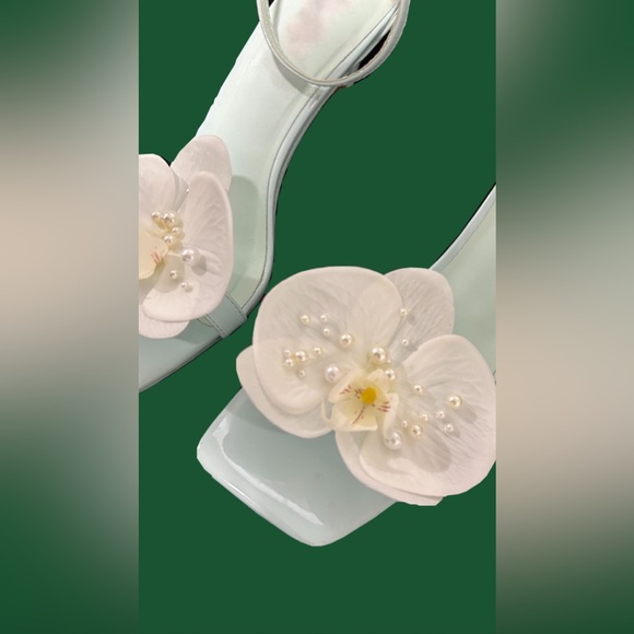 Real touch orchid shoe clips with pearl embellishment for bridal hair - Picture 3 of 3